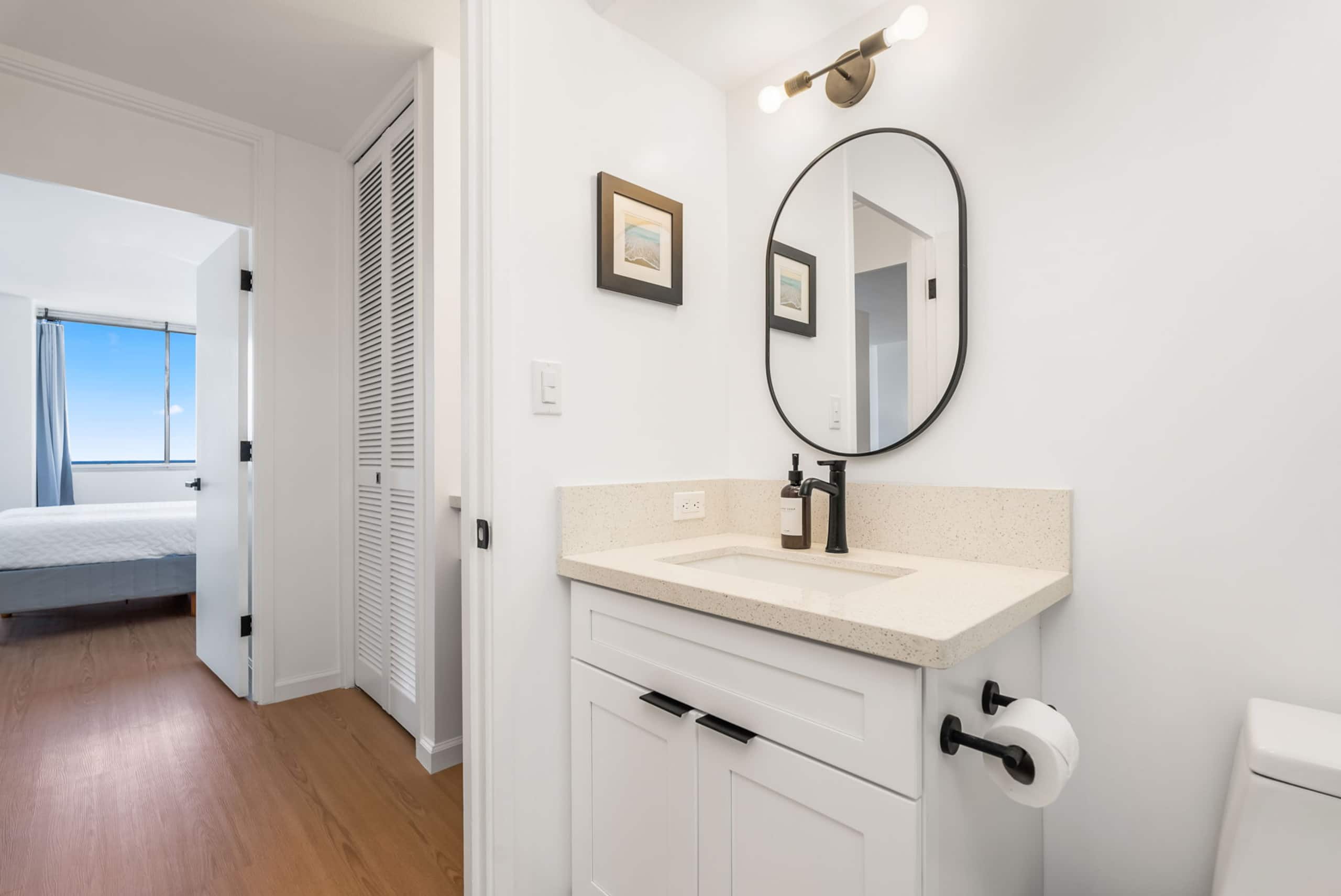 *Remodeled Oceanfront in Waikiki - Ilikai Marina - Image 19