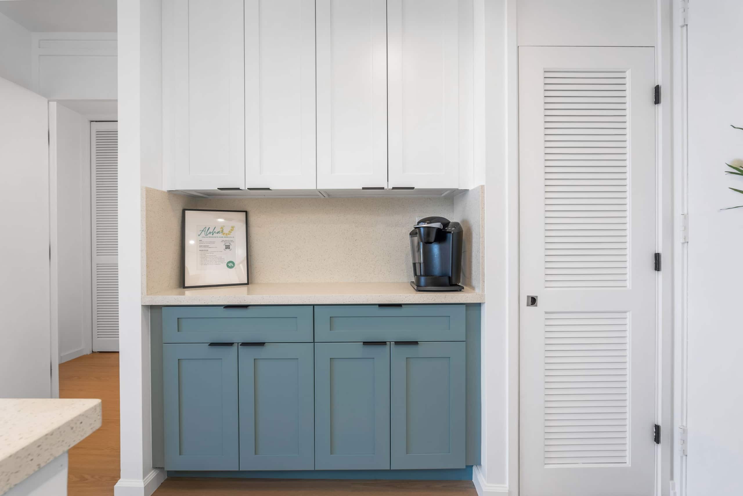 *Remodeled Oceanfront in Waikiki - Ilikai Marina - Image 11