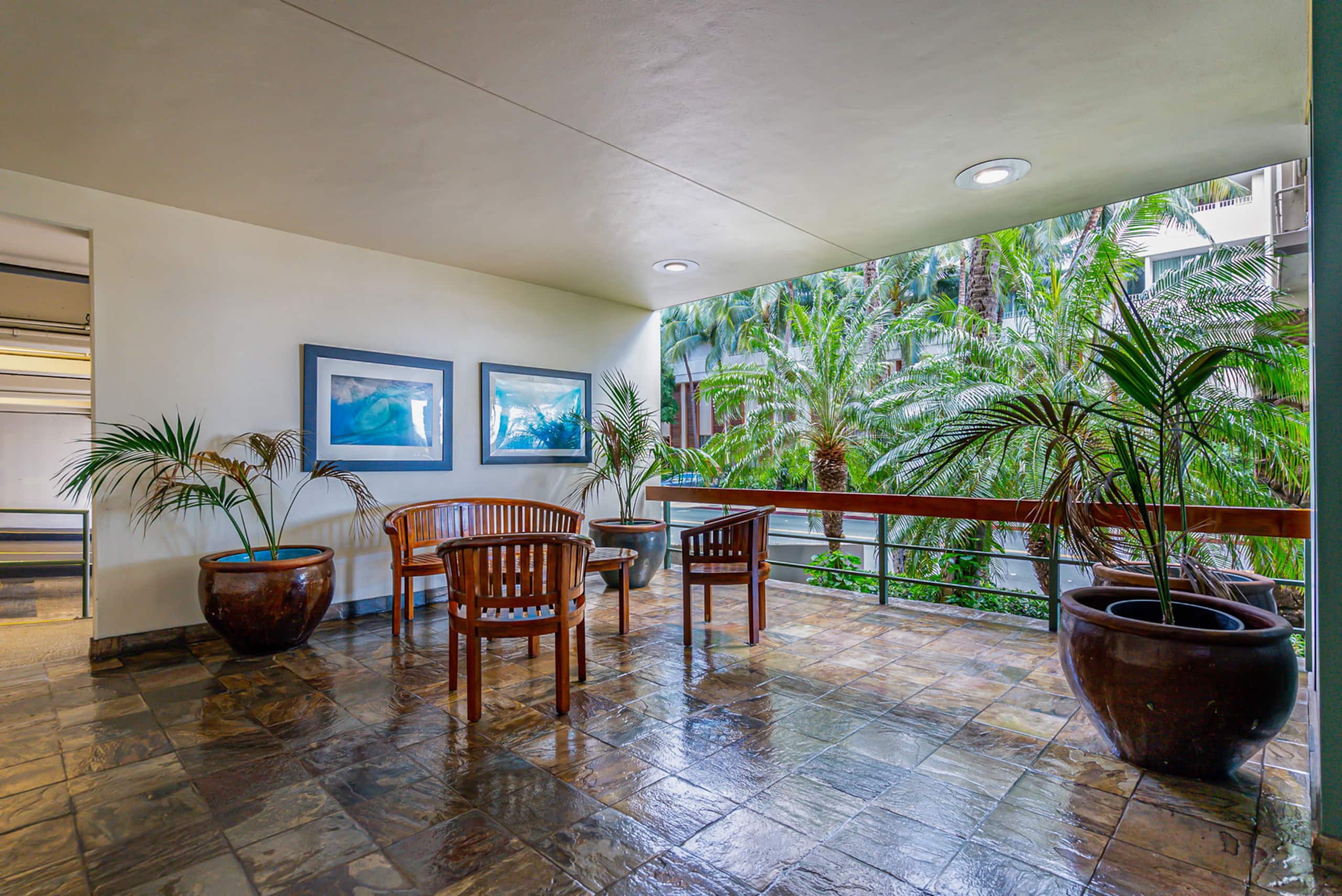 *Remodeled Oceanfront in Waikiki - Ilikai Marina - Image 32