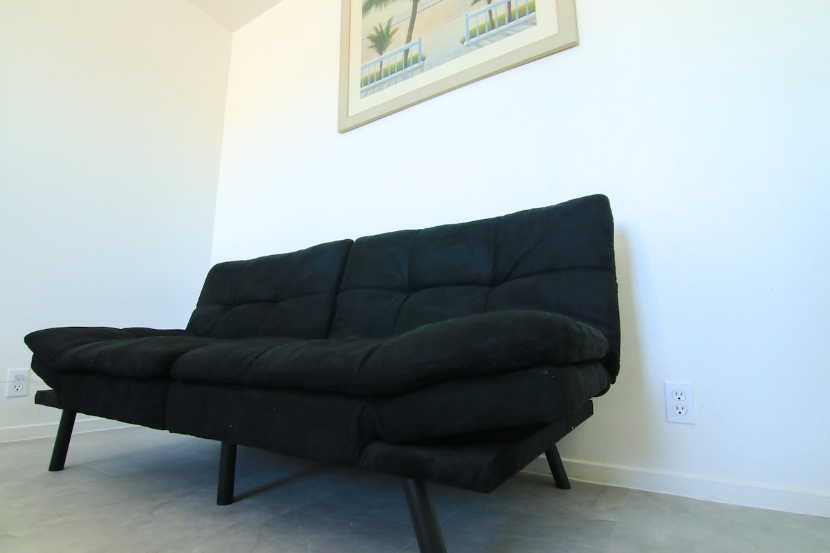 ที่พักนี้มีฟูก 2 หลัง (เตียงโซฟา)