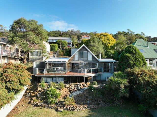 Breathtaking water views; 7 beds; 2.5 bathrooms