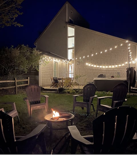 Feet from Lake & Downtown, Pond View, Hot Tub,Pets