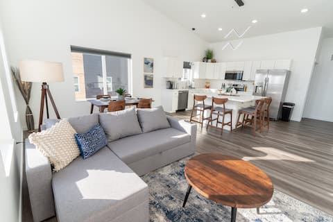 Top performing Airbnb: Br@nd new 2 King beds and view’s! in Kenai