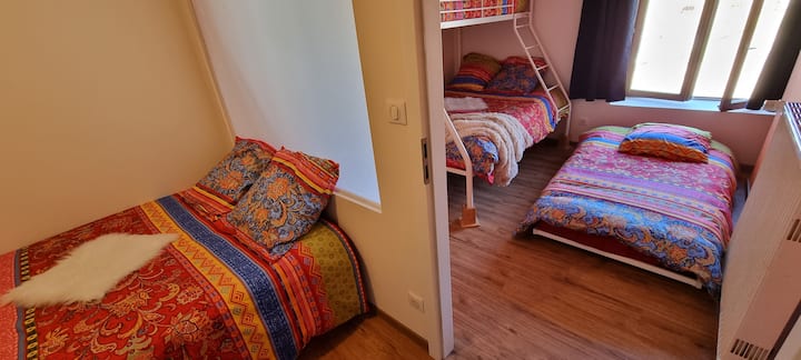La Mongole 2 chambres en enfilade * 2 lits en 140cm - 1 lits haut en 90cm - 1  lit tiroir en 90cm * salle de bain commune
