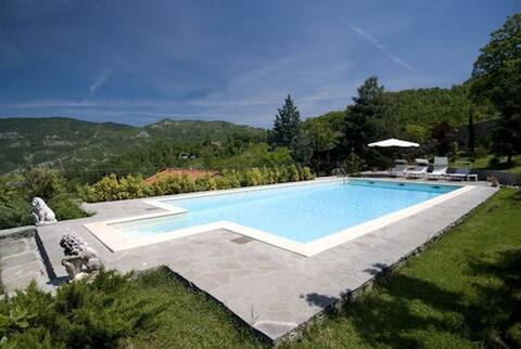 Villa with pool in chianti Rufina area (19 sleeps)