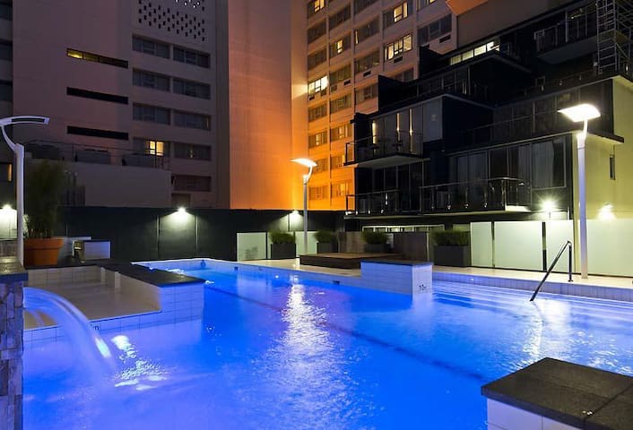 Central city with pool, gym & sauna