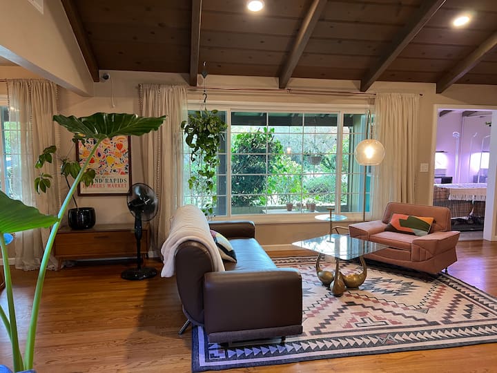 Little Pocket Pool, Spa, Garage, Park - Sacramento, CA