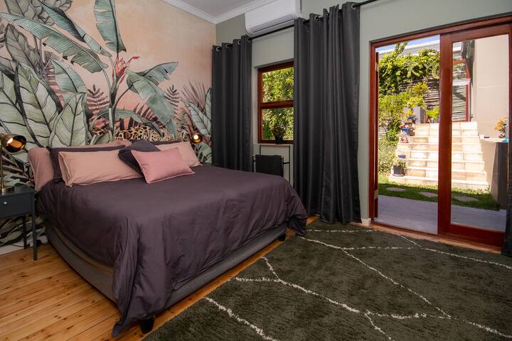 The Lions Foot gallery image 4