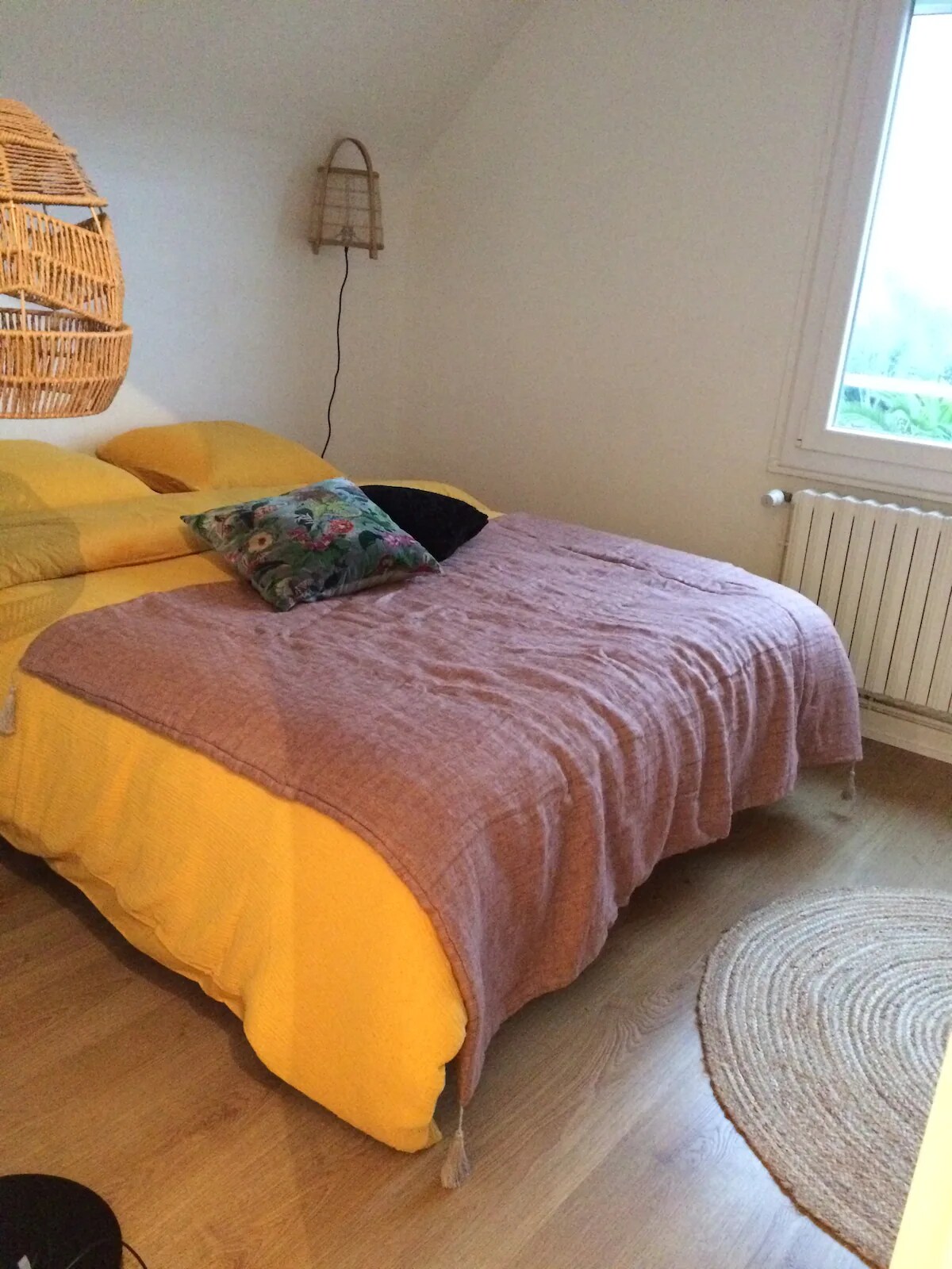 卧室1张双人床160 * 200定向西北