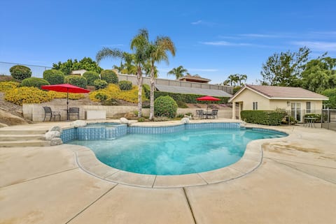 Stunning 8 bedroom, 5.5 bathroom pool house.