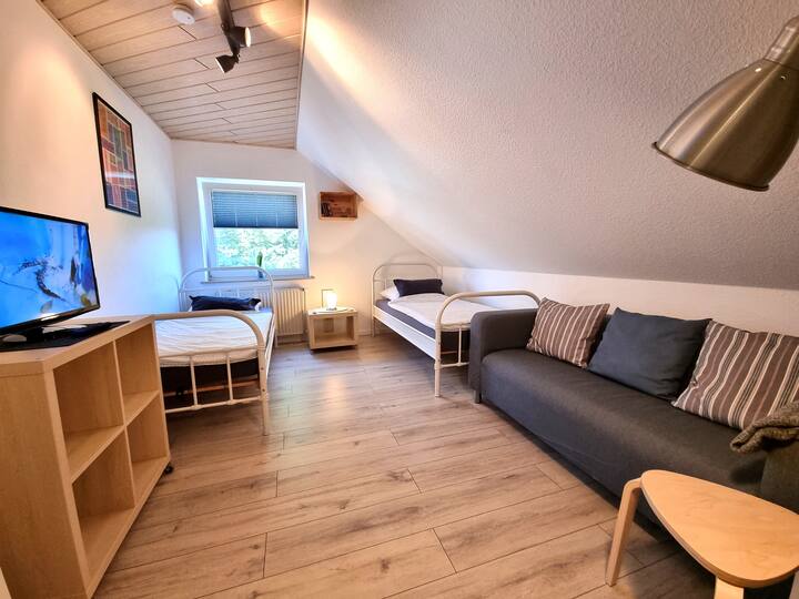 dhoma e gjumit me 2 krevate tek