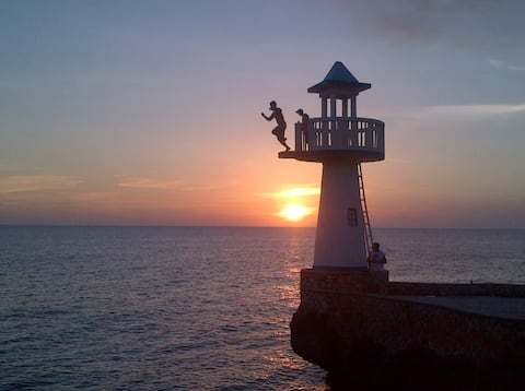 11 mins > 7 Mile Beach•Dolphins+Sunsets•Pool+Deck