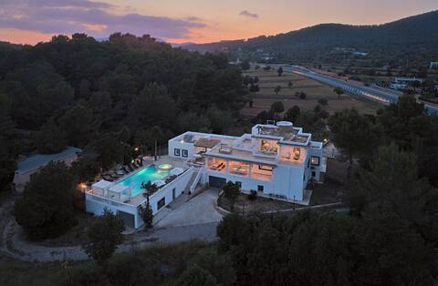 Fantastic Villa with stunning outside area