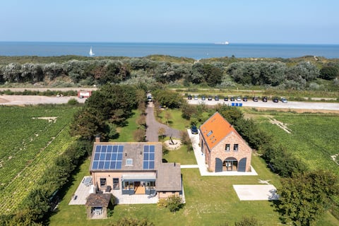 't Zwarte Anker, Surrounded by Nature