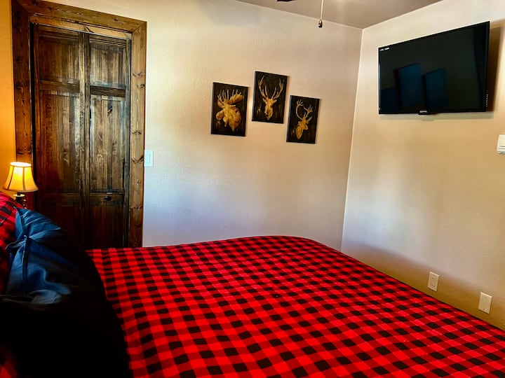 每间卧室配备40英寸Roku电视