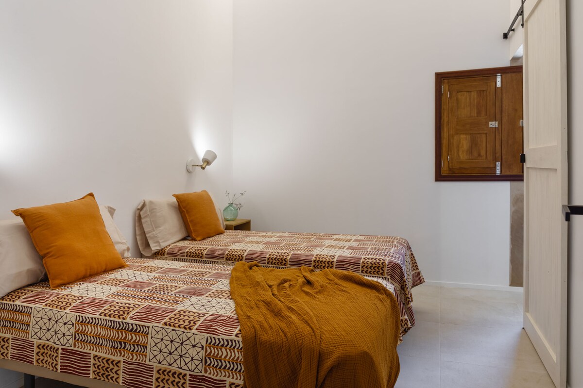 ห้องคู่พร้อมเตียงเดี่ยว 2 เตียงและห้องน้ำส่วนตัว