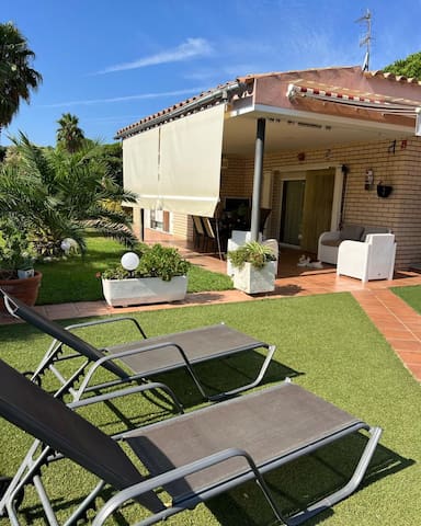 Villa con piscina privada. HUTG-019238