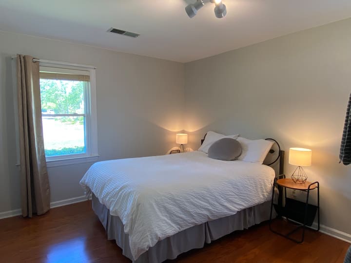 Dhomë miqsh me krevate dopio "Queen" dhe "Bunkbeds"