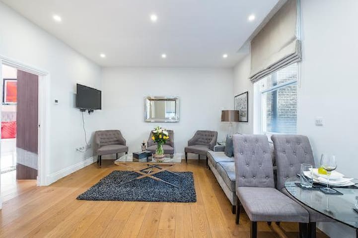 Classic 2 bed 2 bath in South Kensington/Chelsea gallery image 5