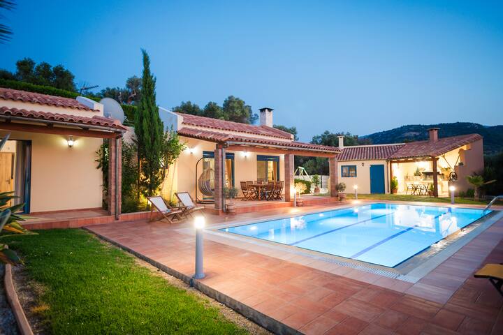 Luxurious villa, idyllic view, 5km from town&beach