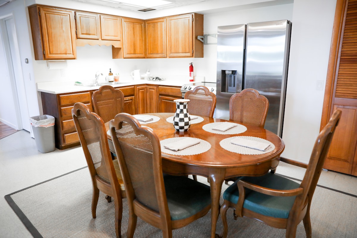 Dining area 1 image 1