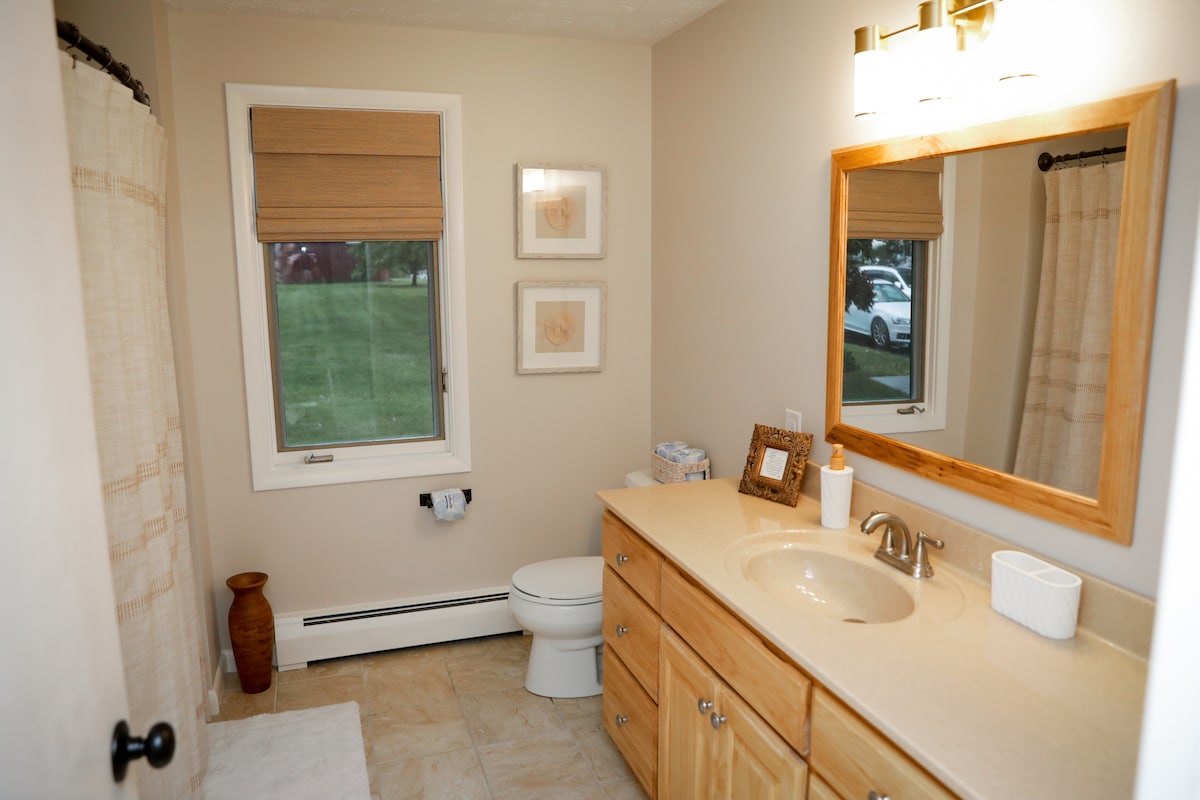 Full bathroom 1 image 1