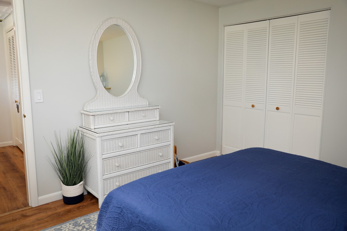 Bedroom 3 image 3