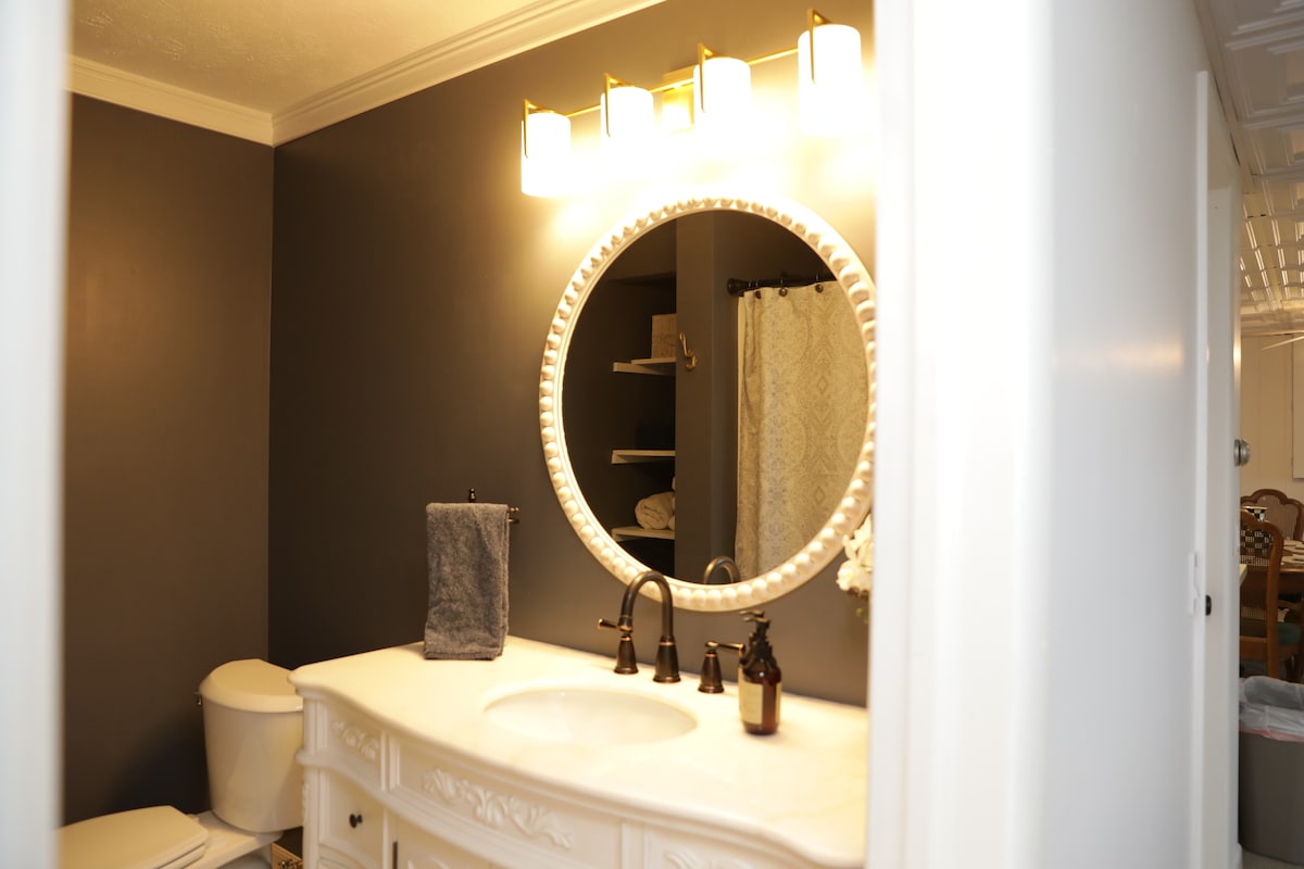 Full bathroom 3 image 2