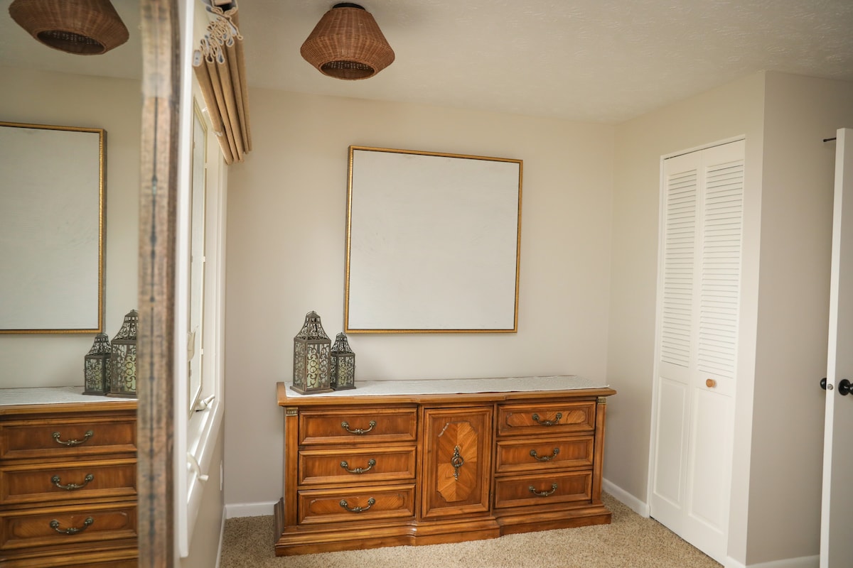 Bedroom 1 image 4
