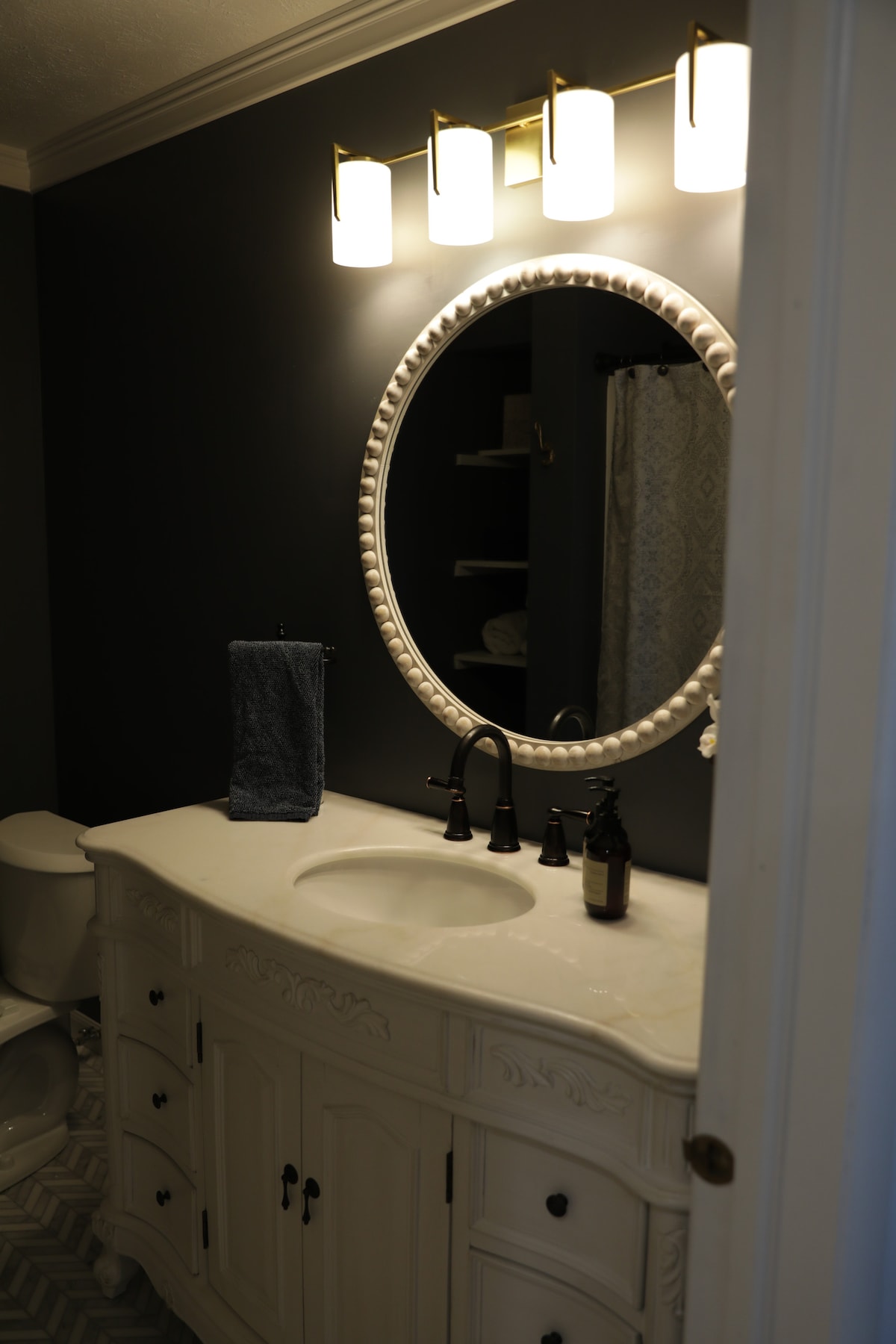 Full bathroom 3 image 1