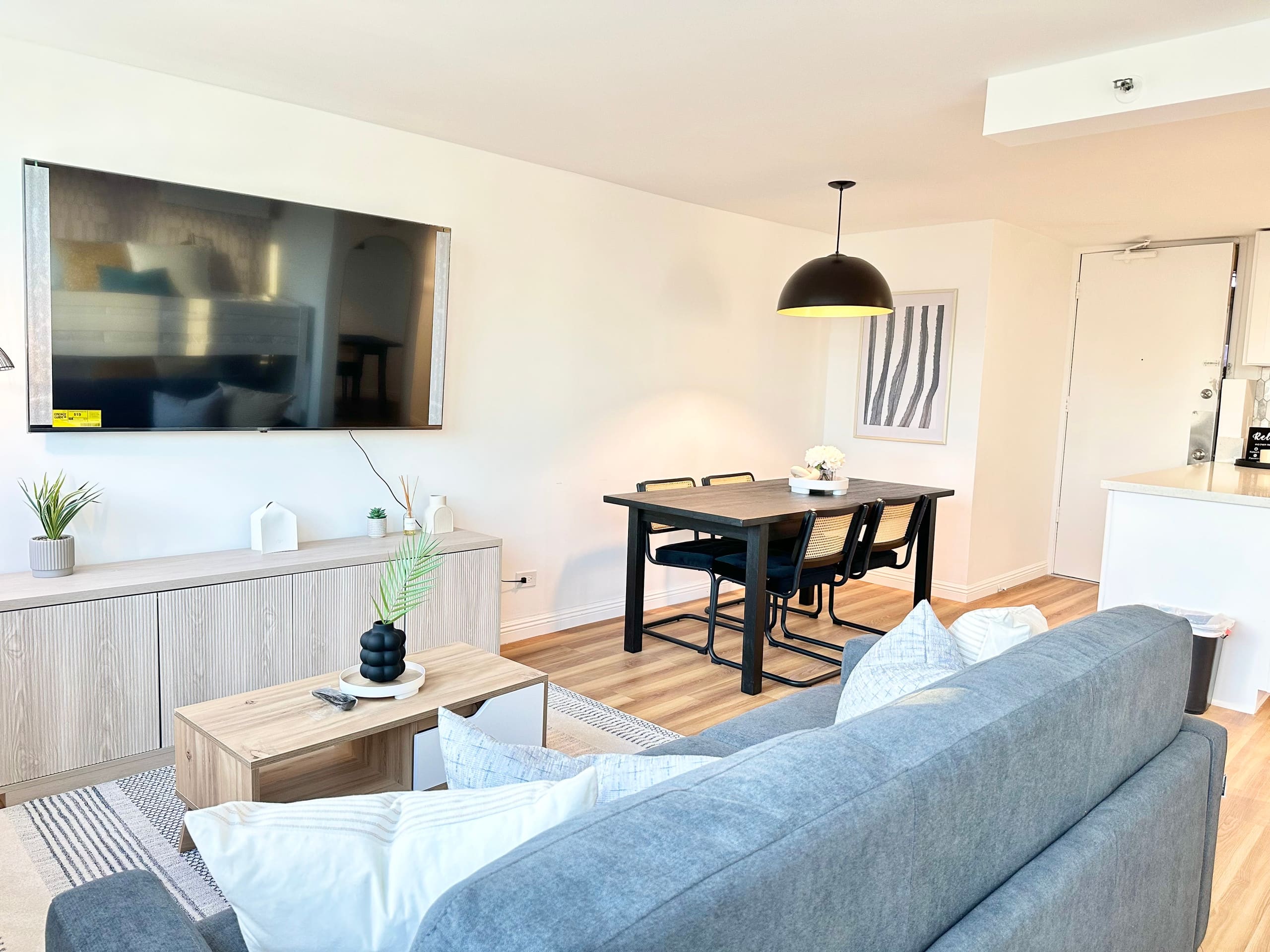 Oceanview Modern Gem: Central Waikiki Airbnb - Image 22