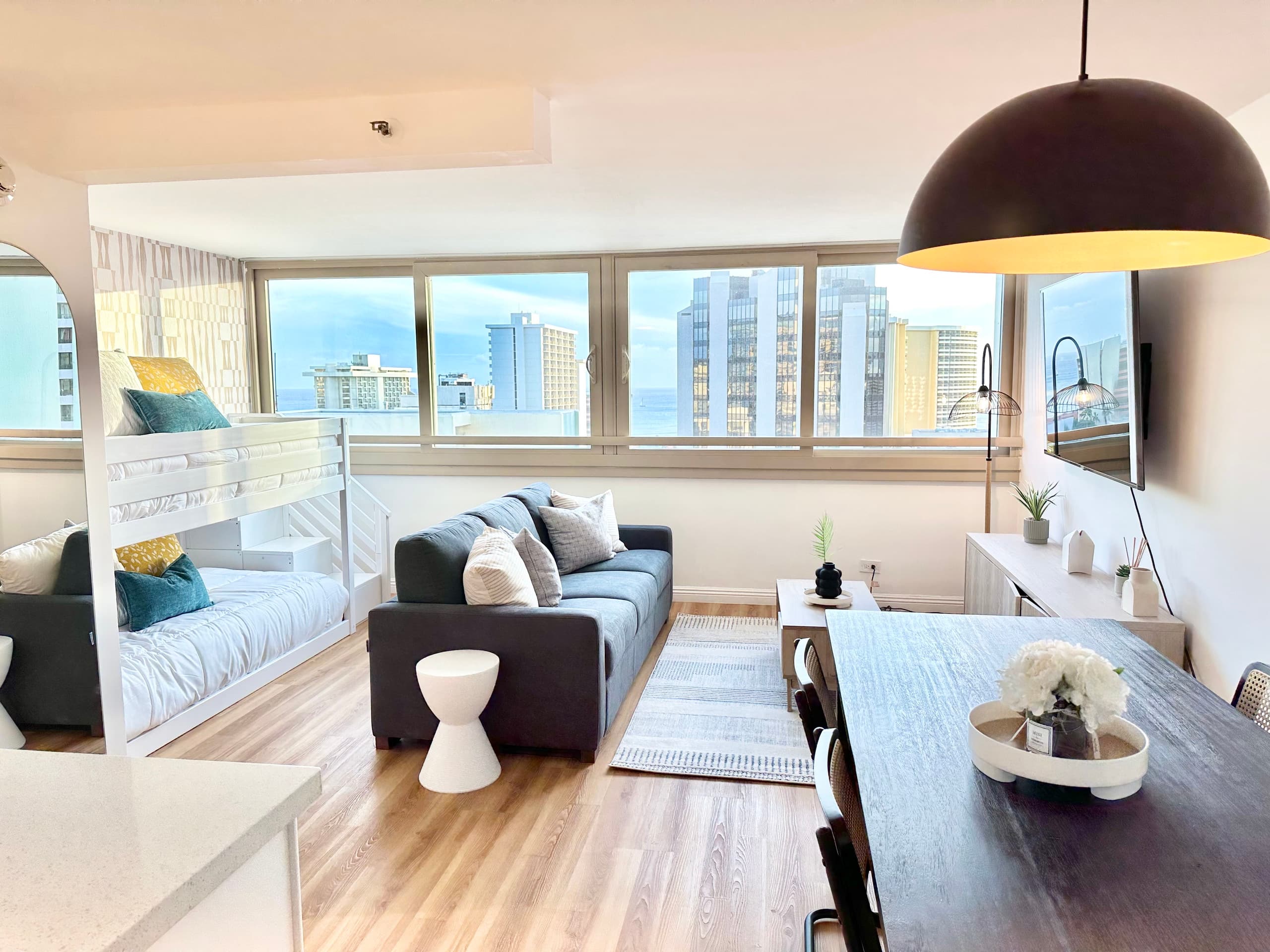Oceanview Modern Gem: Central Waikiki Airbnb - Image 6