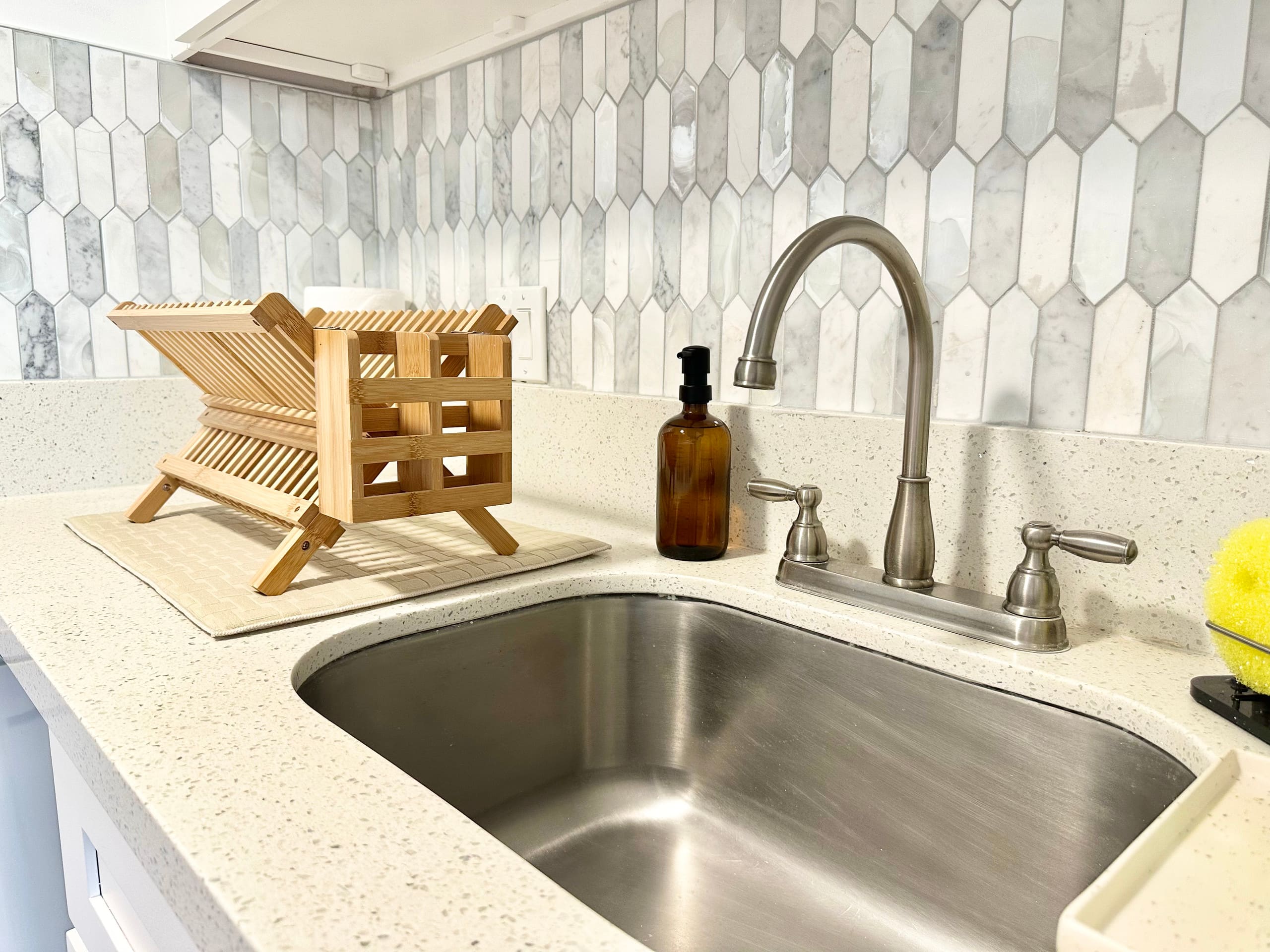 Oceanview Modern Gem: Central Waikiki Airbnb - Image 16
