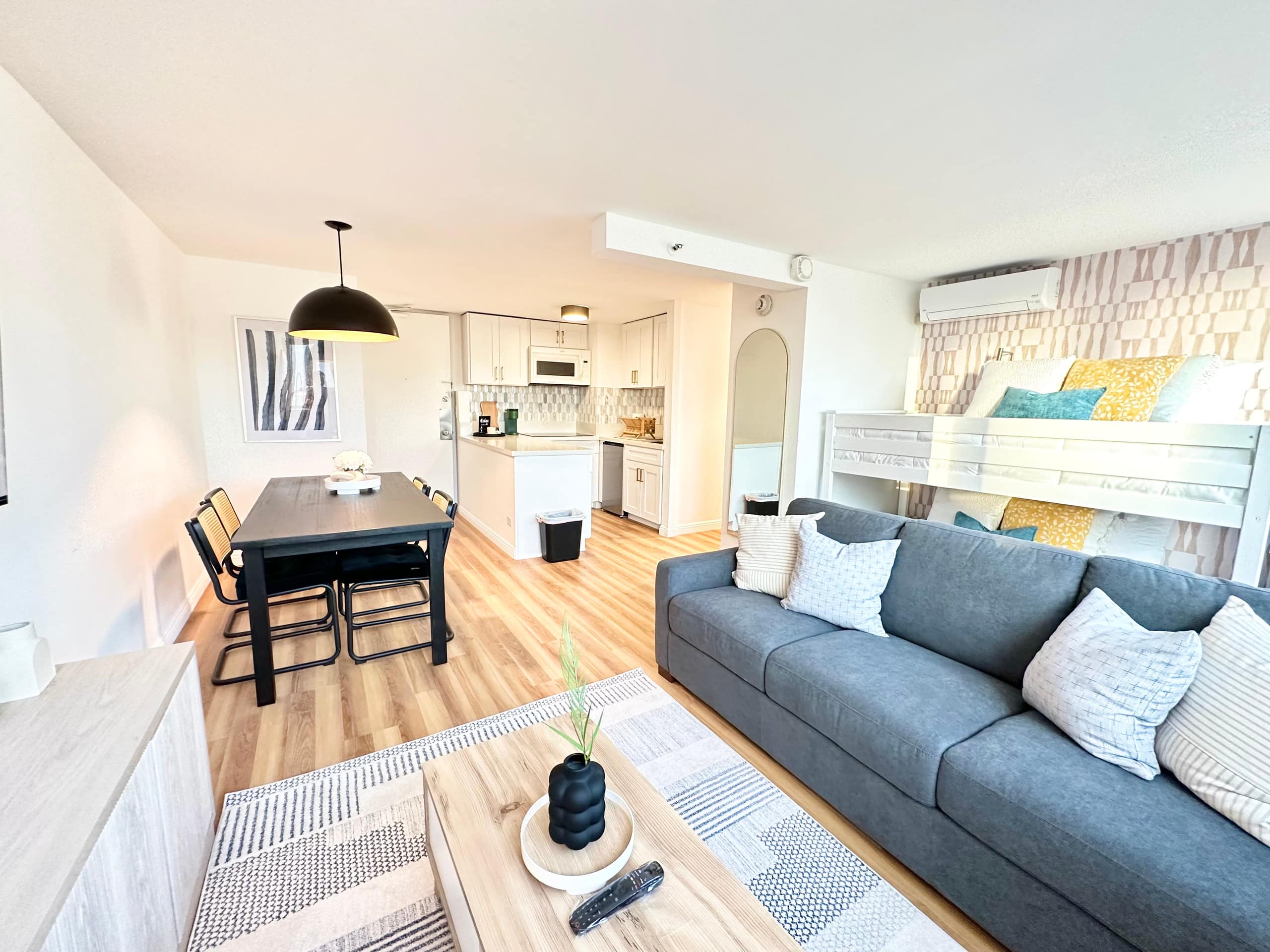 Oceanview Modern Gem: Central Waikiki Airbnb - Image 30