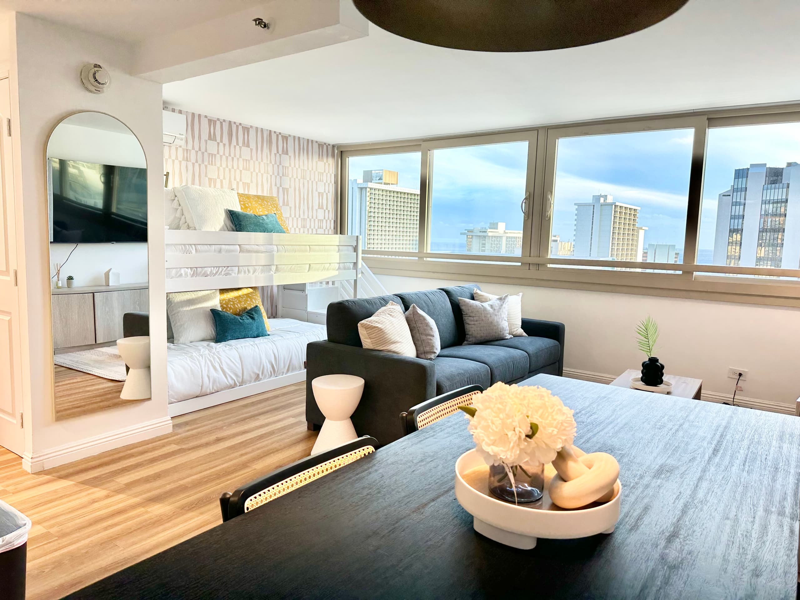 Oceanview Modern Gem: Central Waikiki Airbnb - Image 9