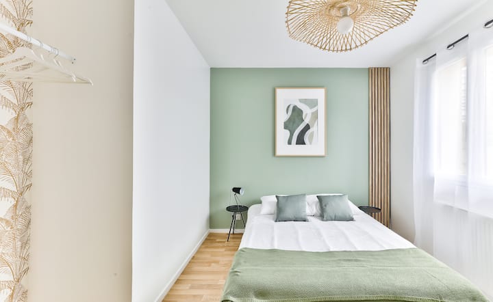 Მწვანე ოთახი 2 ადამიანი საწოლი 140*190 გარდერობით