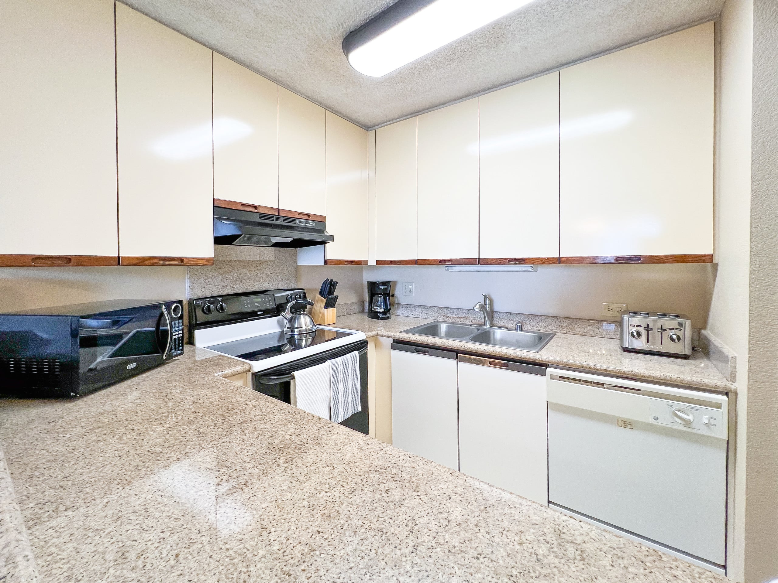Condo in Kihei · ★4.92 · 1 bedroom · 3 beds · 2 baths - Image 10