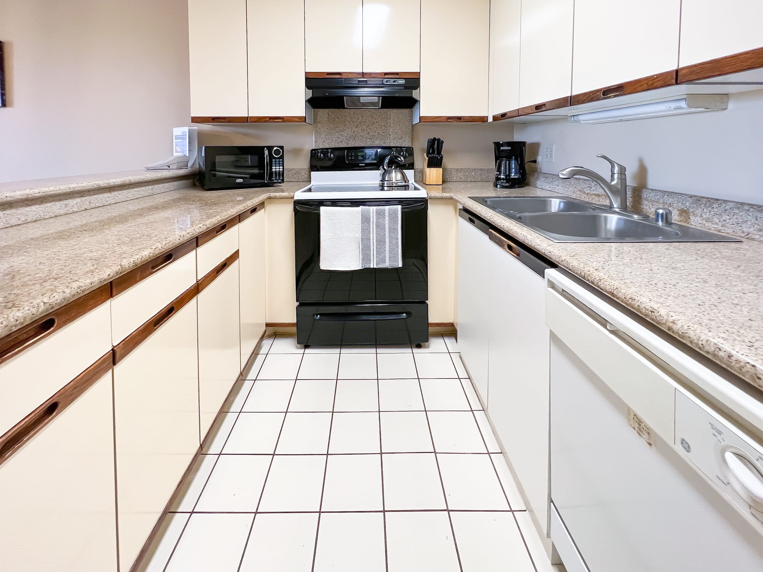 Condo in Kihei · ★4.92 · 1 bedroom · 3 beds · 2 baths - Image 13