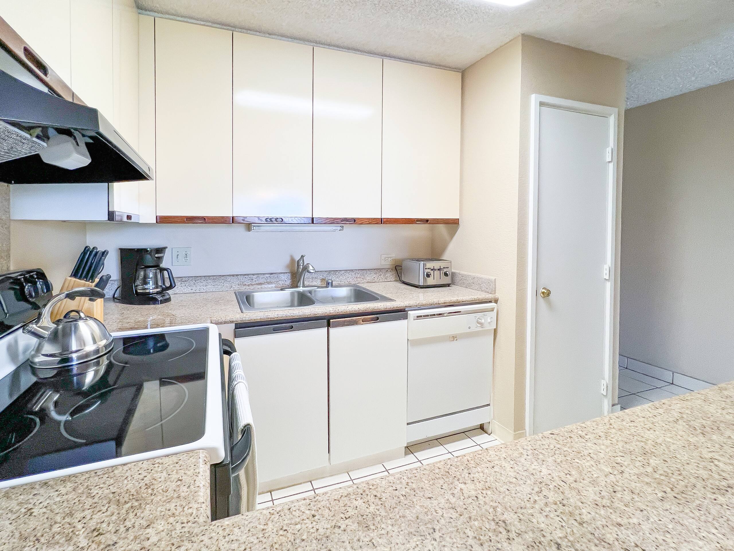 Condo in Kihei · ★4.92 · 1 bedroom · 3 beds · 2 baths - Image 11