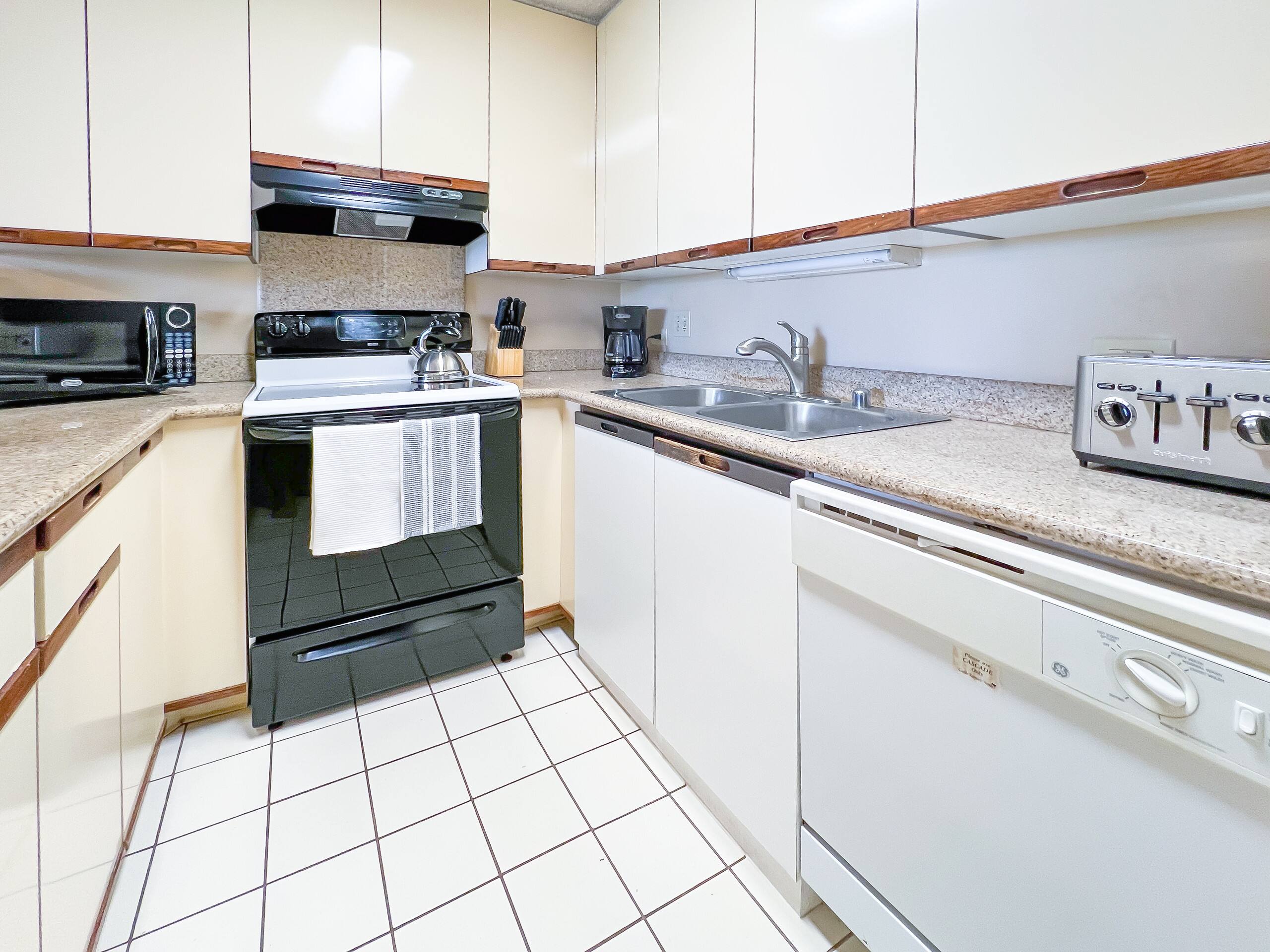 Condo in Kihei · ★4.92 · 1 bedroom · 3 beds · 2 baths - Image 12