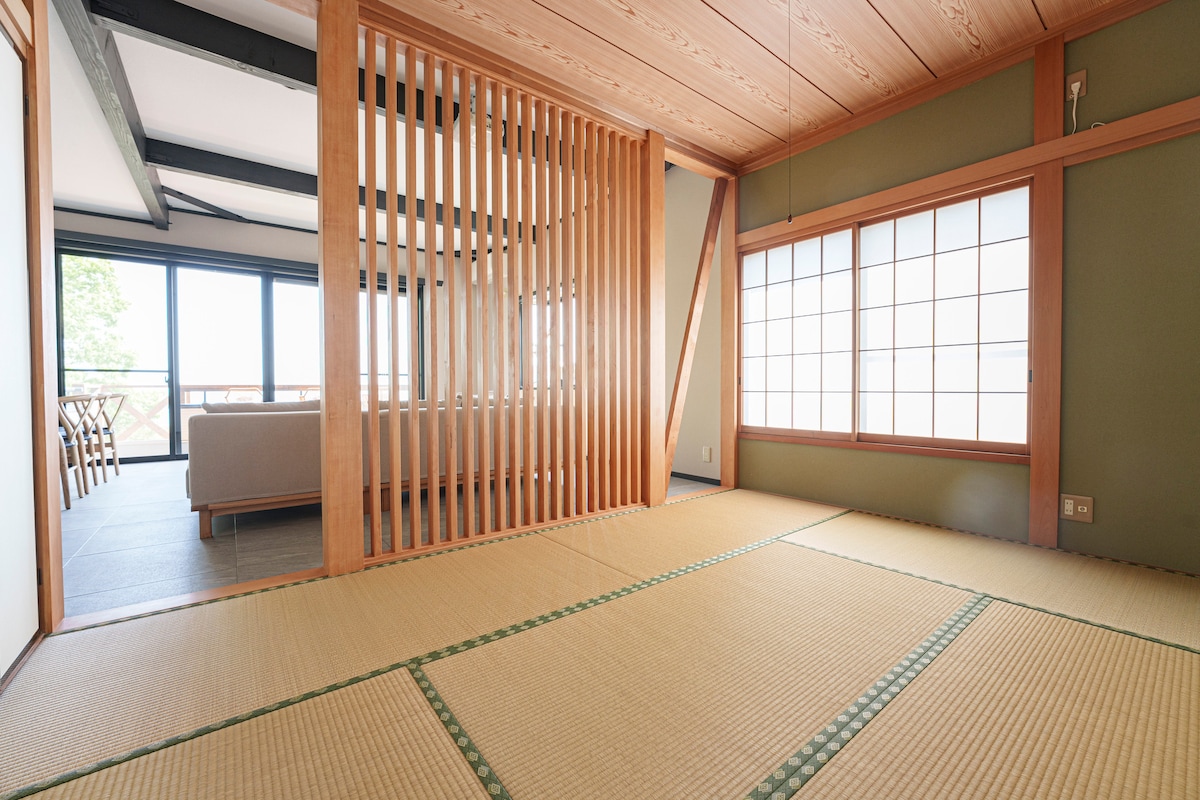 オレンジと黄色の熱海楓景　名有 オレンジと黄色の熱海楓景 名有 Atami Roji Kaede -熱海 路地楓