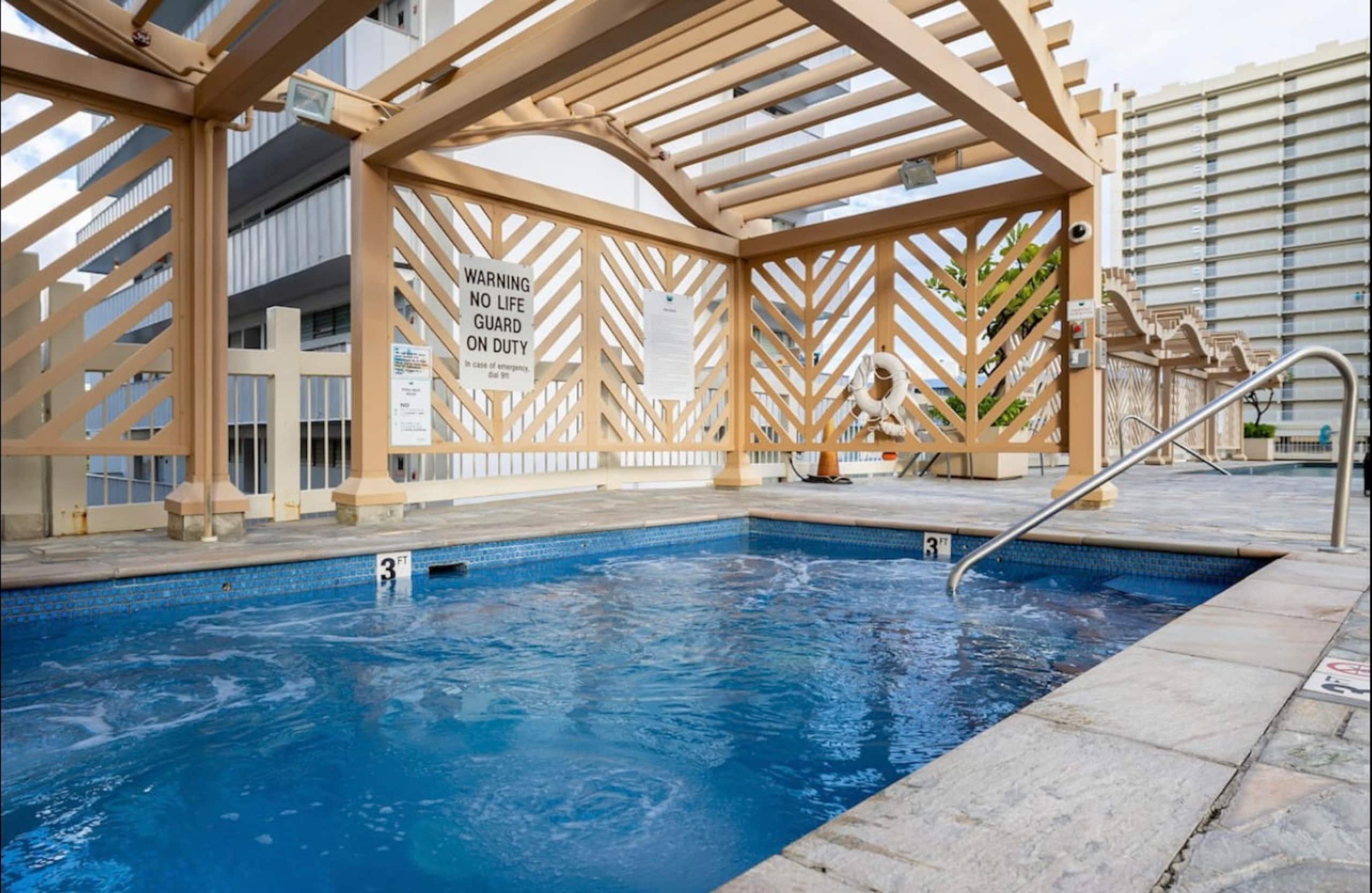 19th fl mountain, canal views condo w/ patio - Image 38
