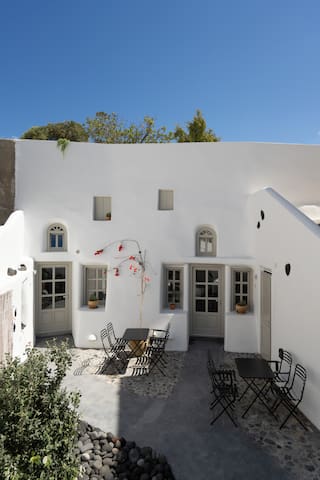 Nisó jacuzzi Cave Suites