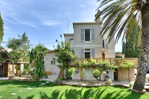 Villa with pool, very nice sea view, Cannes