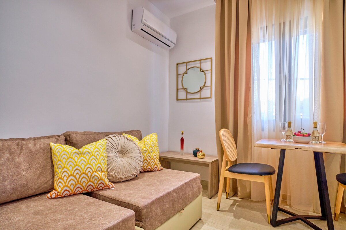 Sunflower Suite 102 Gouvia Corfu-Living Room และพื้นที่รับประทานอาหาร