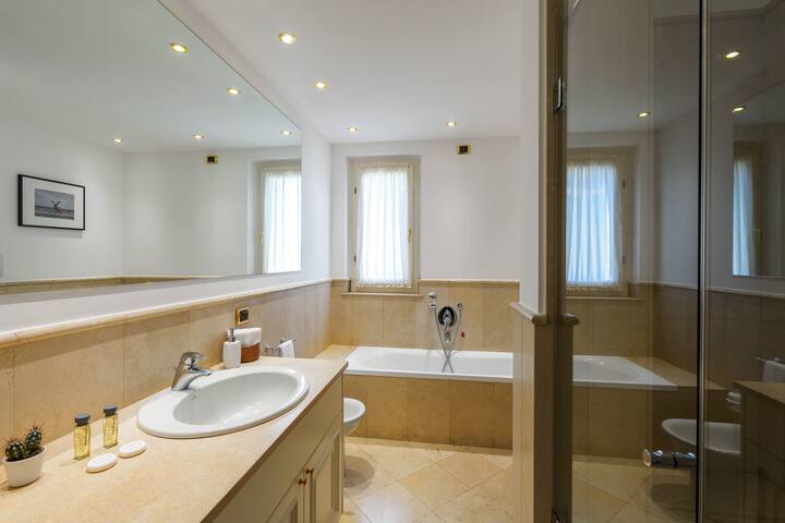 [Montenapoleone]Attico Lusso e Parcheggio Privato gallery image 5