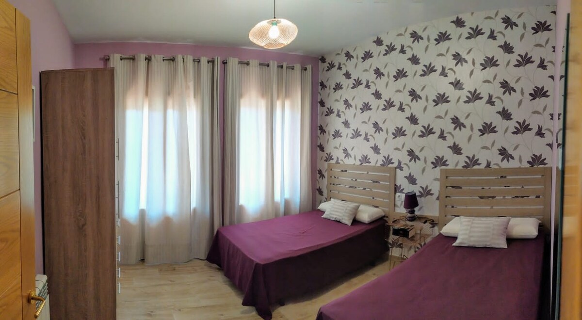 غرفة وردية: سريران 105 سم