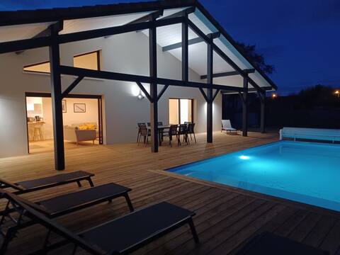 Elegant villa with pool + air conditioning