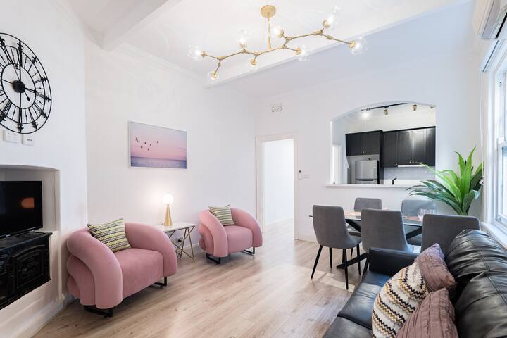 Waterfront – LARGE 8 Bedrooms House – 4 Unit Block gallery image 4