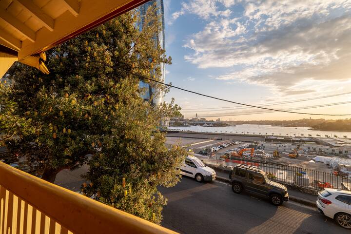 Waterfront – LARGE 8 Bedrooms House – 4 Unit Block gallery image 5